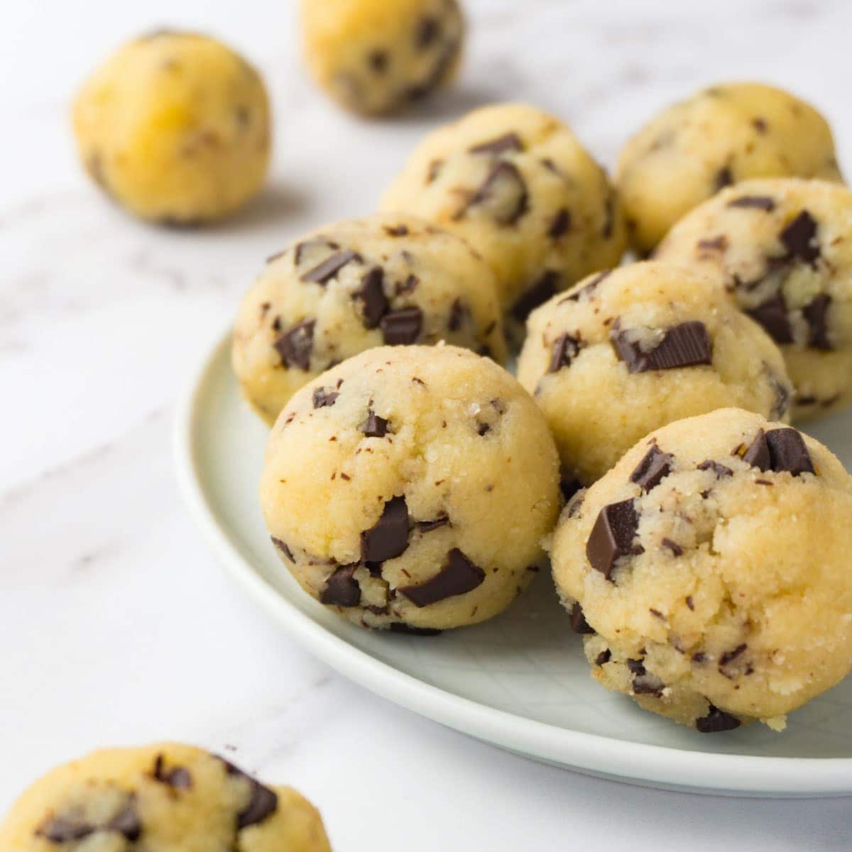 Keto Chocolate Chip Cookies